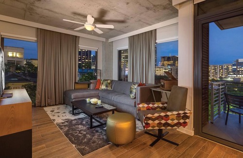 West End Resort | 2Bed/2Bath Deluxe Suite in Central Austin Resort with a Rooftop Pool!
