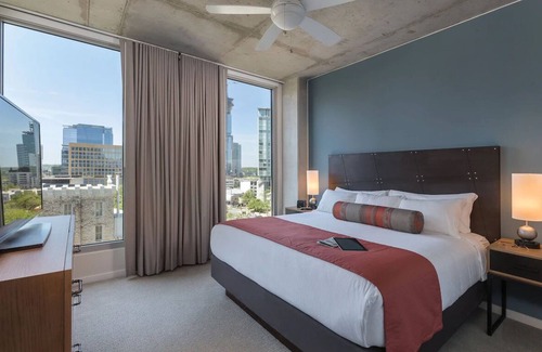 West End Resort | 2Bed/2Bath Deluxe Suite in Central Austin Resort with a Rooftop Pool!