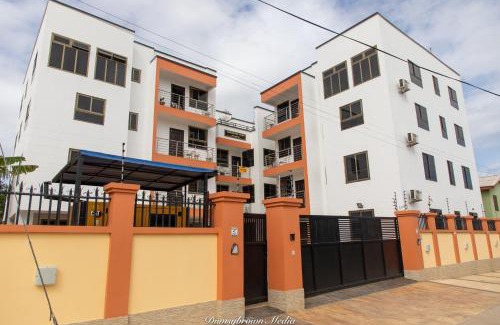 Accra Apartment | 2Bed Apartment Sleeps 4 - Parking Wifi