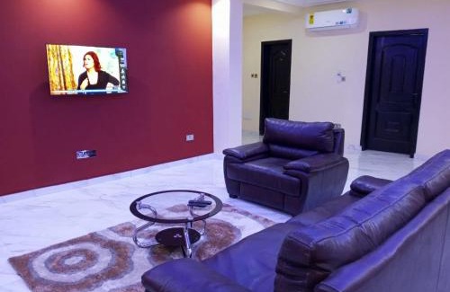 Accra Apartment | 2Bed Apartment Sleeps 4 - Parking Wifi