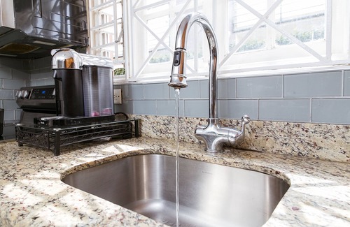 Eastwood Park Apartment | 2Bed Aquaheaven Retreat in Kingston