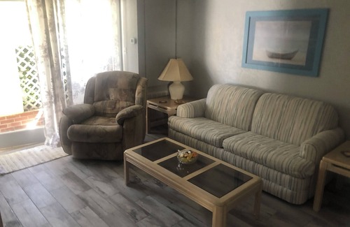 Cocoa Beach Apartment | 2bedroom 1bath perfect for a family private back area& front porch