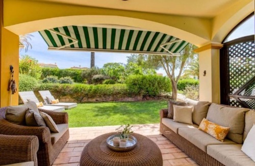 Estombar House | 2bedroom 2en suite Bungalow private Terrace and garden BBQ shared heated pool