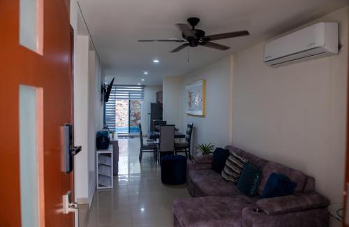 Ferrocarrilera Apartment | 2BR-3BA Condo Block from Beach w Rooftop Jacuzzi