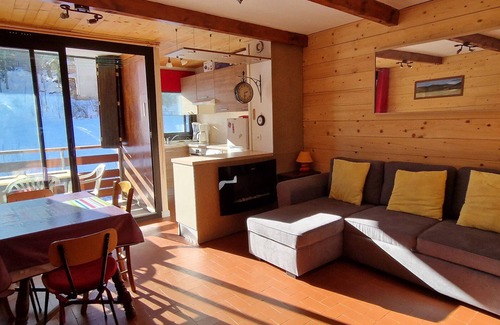 Le Sauze Apartment | 2BR Apt for 6 with south terrace and equipped kitchen, facing ski slopes