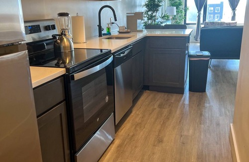 Elizabeth Apartment | 2BR apt near EWR 0728