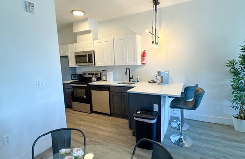 Elizabeth Apartment | 2BR apt near EWR 0728