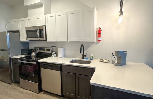 Elizabeth Apartment | 2BR apt near EWR 0728