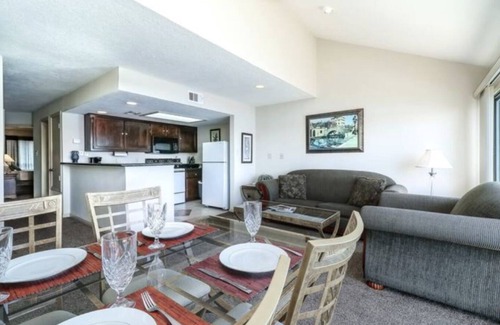 Seven Coves Condo | ☘2BR Breathtaking⭐Sunrise Waterfront Balcony⭐Condo