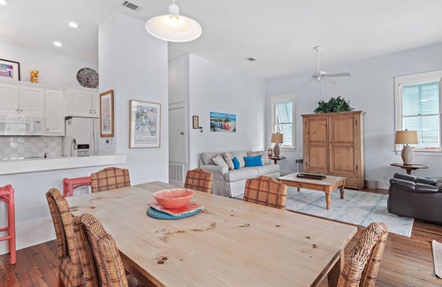 Holiday Isle Cottage | 2BR Coastal Cottage w/Private Courtyard + Close to Beaches| Coconut Cottage