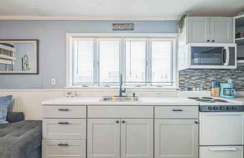 Cape May - Wildwood Condo | 2BR Condo, Walk to Everything, WiFi, AC, Parking - Fireworks, Sleeps 6