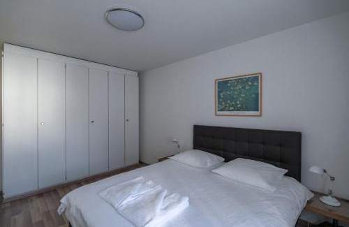 Muhlebach Apartment | 2BR flat close to lake, opera and city center - SF10