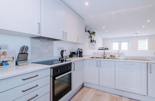 Salford House | 2BR Luxe Getaway in Salford W/WiFi, PS5, Parking