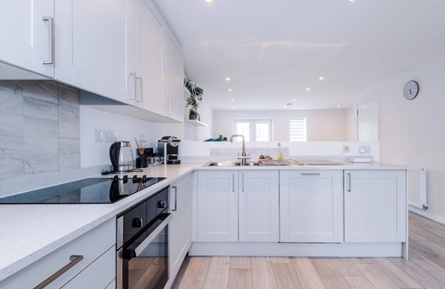 Salford House | 2BR Luxe Getaway in Salford W/WiFi, PS5, Parking