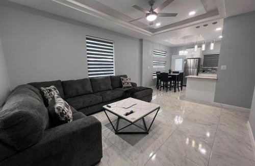 Alamo Apartment | 2BR Luxe Home Near Downtown Pharr