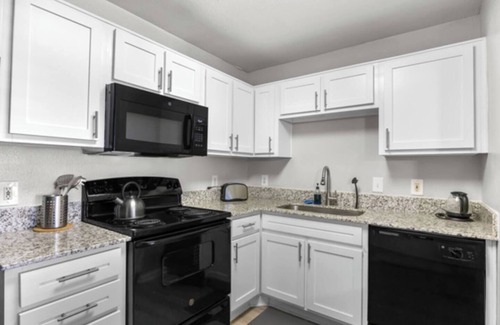 Pleasant Valley Apartment | 2BR Modern Hideaway near Downtown, Gated, Pool