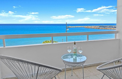 Larnaca Apartment | 2BR Seafront Apt. in center with community pool