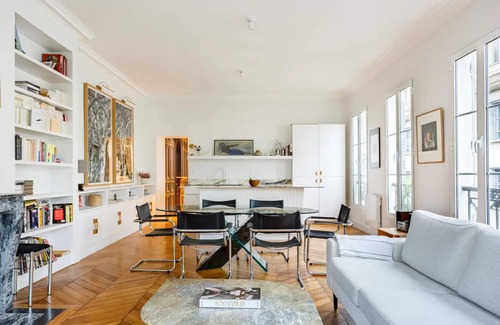 Quartier de la Porte-Saint-Denis Apartment | 2BR Spacious and Bright Luxurious Flat With AC