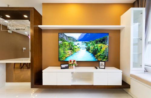 District 7 Apartment | 2br-Vibrant Home-Sunrise North-D7-Hana's Apart