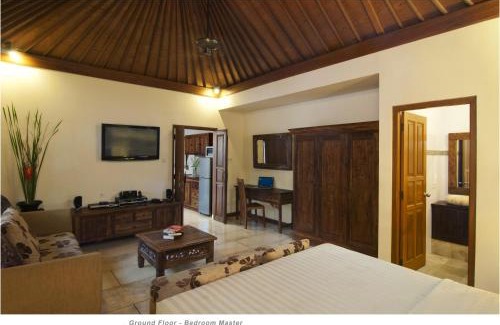 Sunset Road Villa | 2BR Villa Senin - Minggu Villas Seminyak