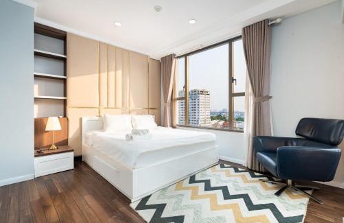 Bach Dang Riverside Apartment | 2BRs City View in the HEART of SAIGON - Free Infinity Pool
