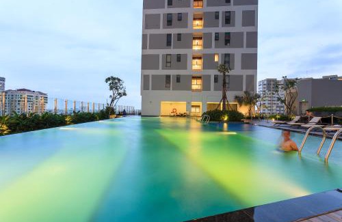 Bach Dang Riverside Apartment | 2BRs City View in the HEART of SAIGON - Free Infinity Pool