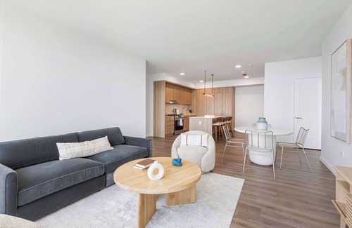 The Loop Apartment | 2BRs w/Lakefront Views, Sleeps Large Groups