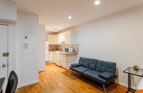 Midtown South Apartment | 2FE Chelsea Studio in the Flower District