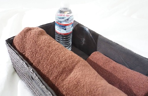 Nakagawa Ward Apartment | 2H. Nagoya Station / bus stop 3 minutes / Meitetsu department store / Takashimaya / drug store / convenience store 4 points / free parking / 4 family / twin room