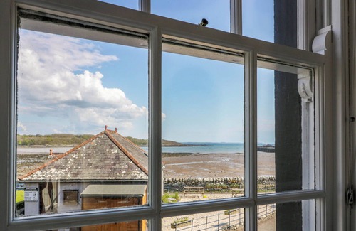 Newton Stewart Cottage | 2LOOS, pet friendly, with a garden in Newton-Le-Willows, Merseyside