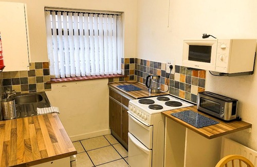 Blackpool Town Center Apartment | 2nd floor double & bunk bed room apartment 5 minuets walk from town.