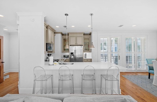 Panama City Beach Cottage | 2nd Row Gulf View Beach Cottage, Gulf Front Community Pool, 335' of private Beach.