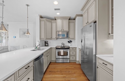 Panama City Beach Cottage | 2nd Row Gulf View Beach Cottage, Gulf Front Community Pool, 335' of private Beach.
