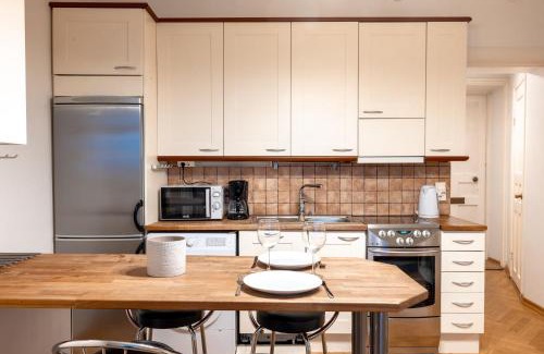Punavuori Apartment | 2ndhomes Compact Top Floor Studio in Erottaja