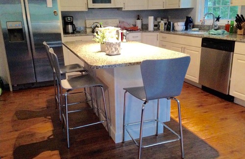 York Beach House | 3/10 mile to Beach & Town! Updated House w/quiet, private yard for relaxing!