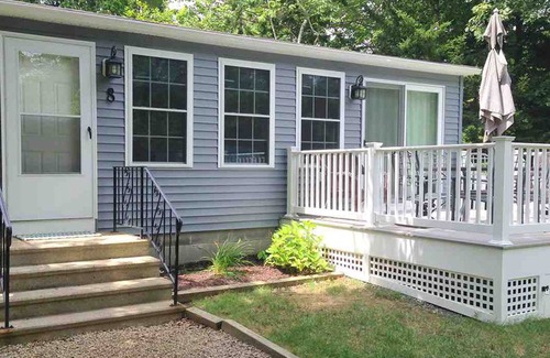York Beach House | 3/10 mile to Beach & Town! Updated House w/quiet, private yard for relaxing!