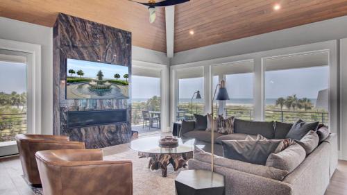 Isle of Palms House | 3 47th Avenue by AvantStay Oceanfront Private Pool View