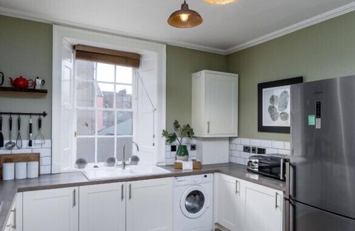 Stirling Villa | 3 Allan Park · The Stirling Townhouse