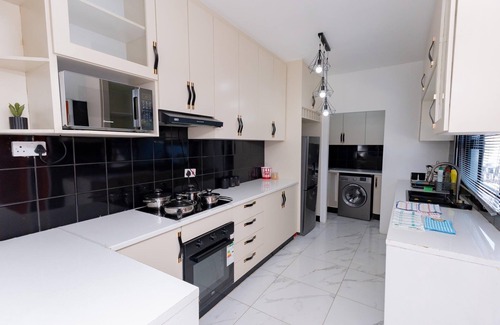 Gaborone House | 3 Bd Home with Pool, Fast Wi-Fi, Free Parking, 24/7 Security, Near CBD & Airport