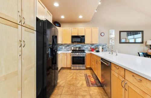 Wildernest House | 3 BDR Retreat Cozy Home with Private Hot Tub