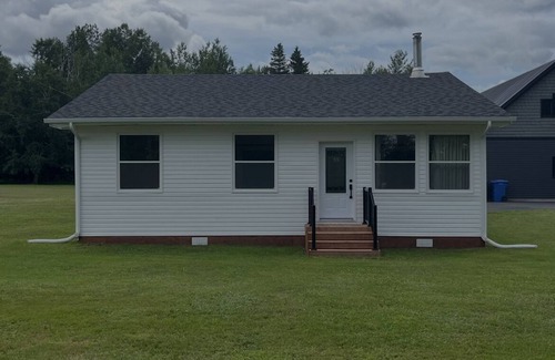Chatham House | 3 bdrm fully furnished cottage near the beach