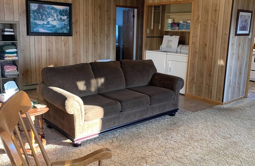 Chatham House | 3 bdrm fully furnished cottage near the beach