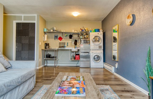 Aurora Highlands House | 3 Bdrm w/King and Garage