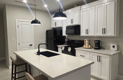 McAllen Apartment | 3 Bed Apt near La Plaza Mall and Airport