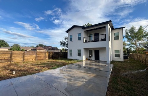 McAllen Apartment | 3 Bed Apt near La Plaza Mall and Airport