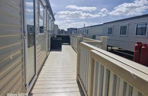 Chapel Saint Leonards Ski Chalet | 3 Bed Caravan -Sleeps 8 - Pool-Beach