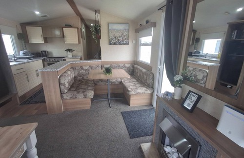Chapel Saint Leonards Ski Chalet | 3 Bed Caravan -Sleeps 8 - Pool-Beach
