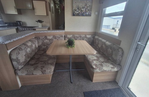 Chapel Saint Leonards Ski Chalet | 3 Bed Caravan -Sleeps 8 - Pool-Beach