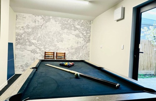 Riccarton Apartment | 3 bed home with pool table near Westfield Mall