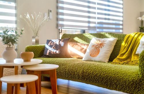 Riccarton Apartment | 3 bed home with pool table, near Westfield Mall